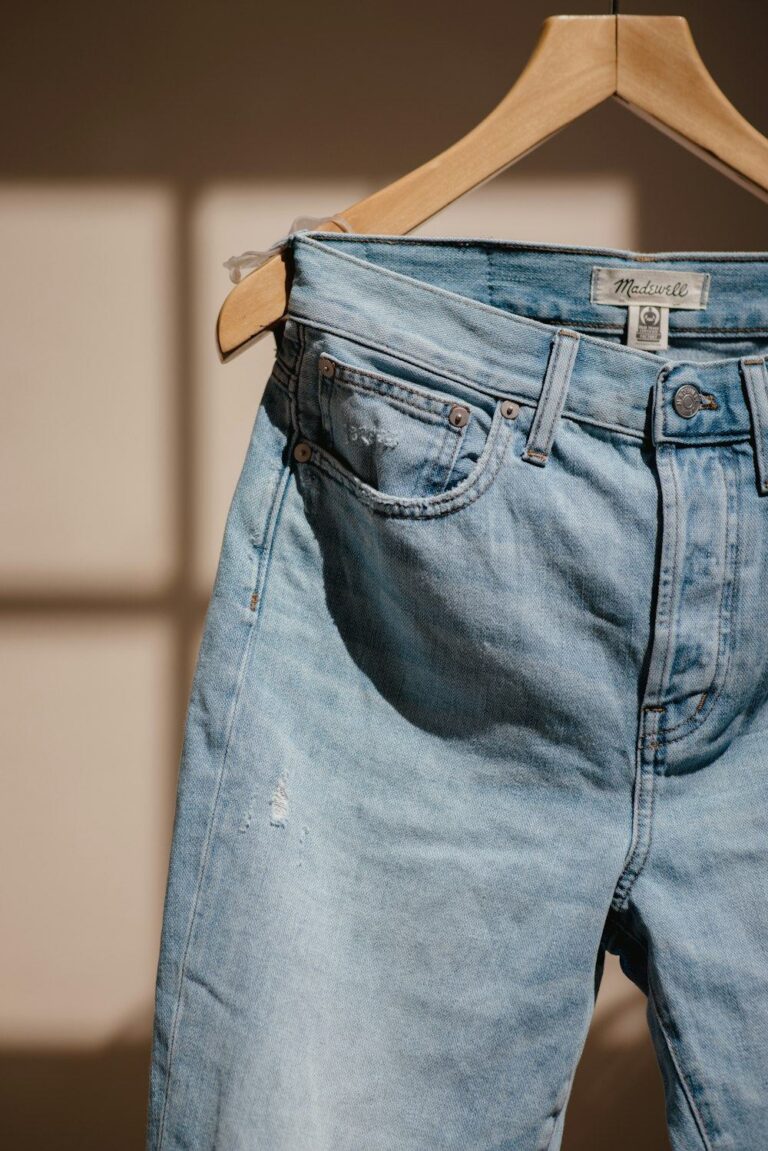 Le jean qui vous va, essayé en cabine. – Denim, Boutique Platine Porrentruy